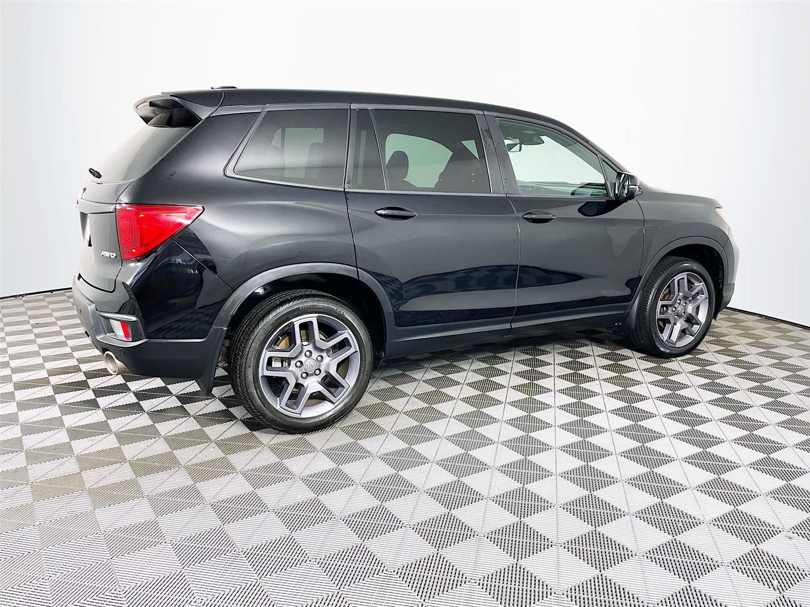Used 2023 Honda Passport EX-L image 11