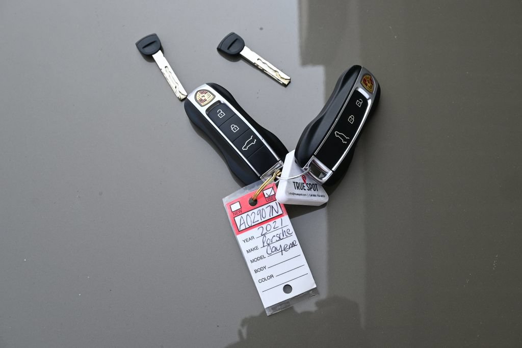 Used 2021 Porsche Cayenne AWD/4WD image 31