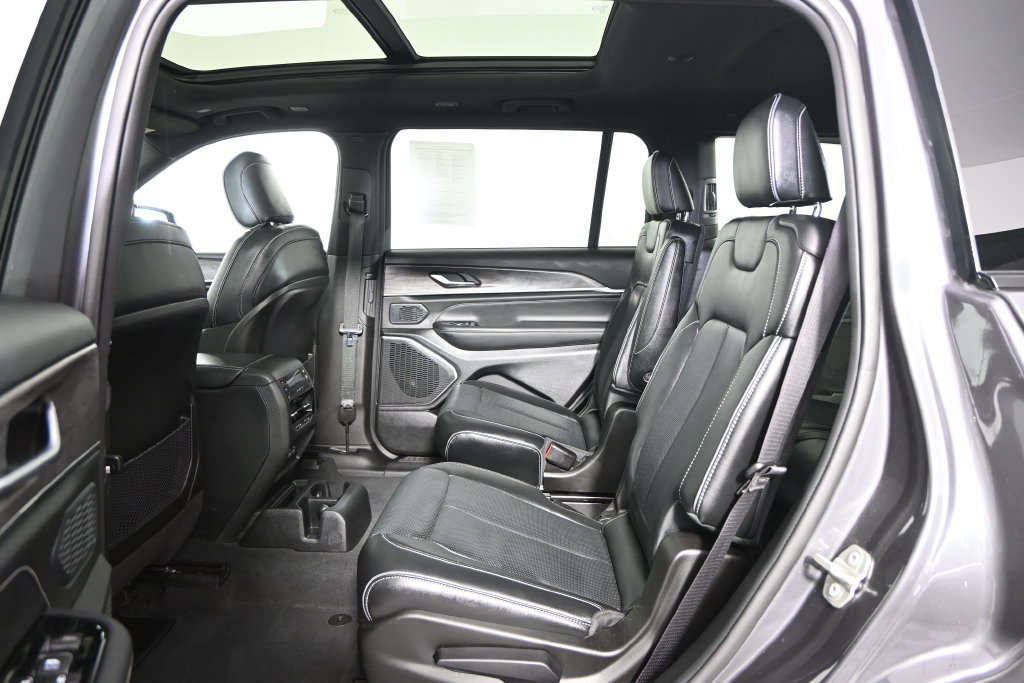 Used 2023 Jeep Grand Cherokee L Overland AWD/4WD image 18