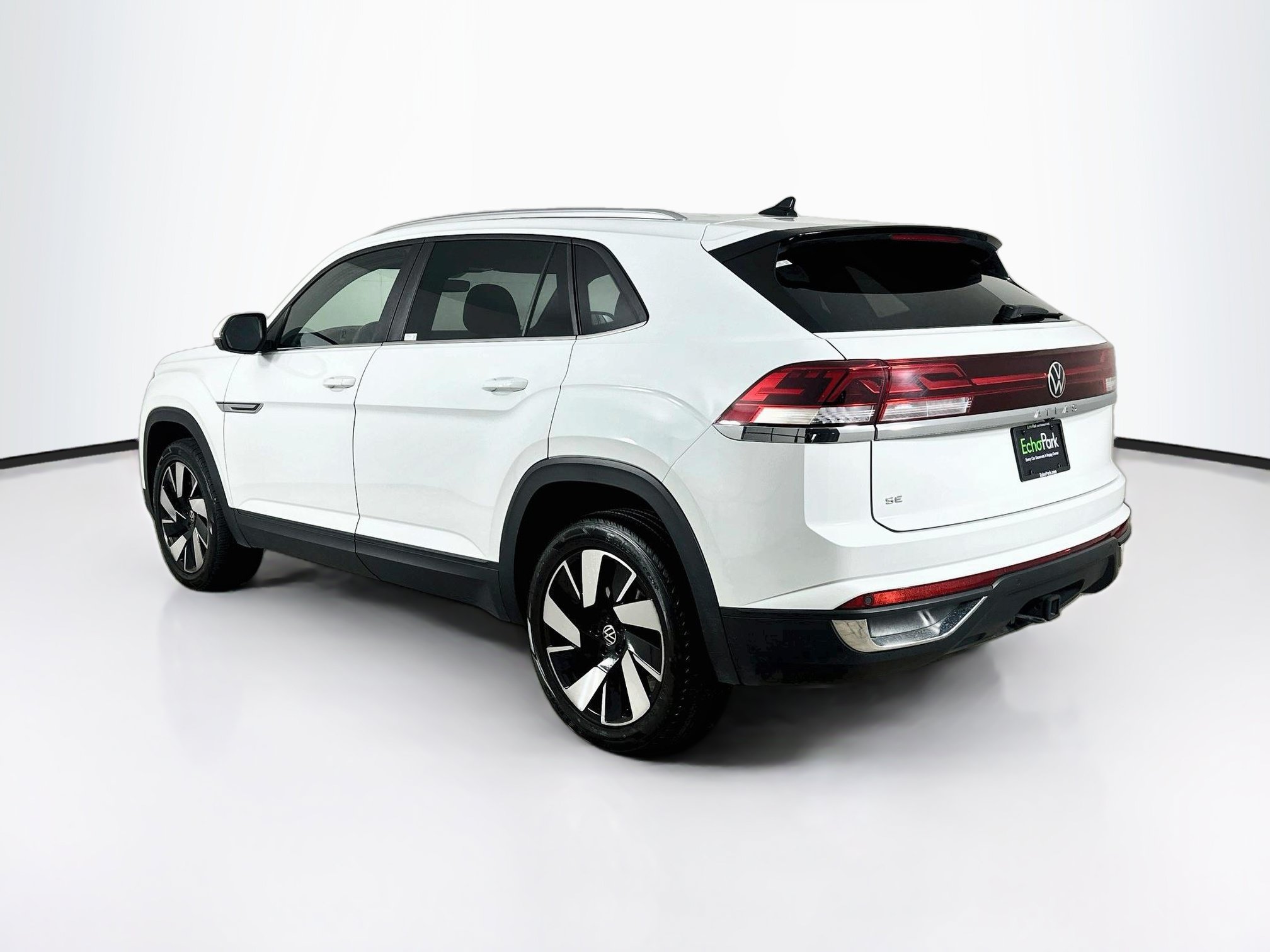 Used 2025 Volkswagen Atlas Cross Sport SE FWD image 5