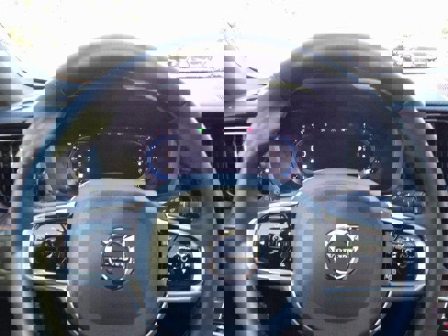 Certified 2023 Volvo XC60 B5 Ultimate w/ Climate Package image 15