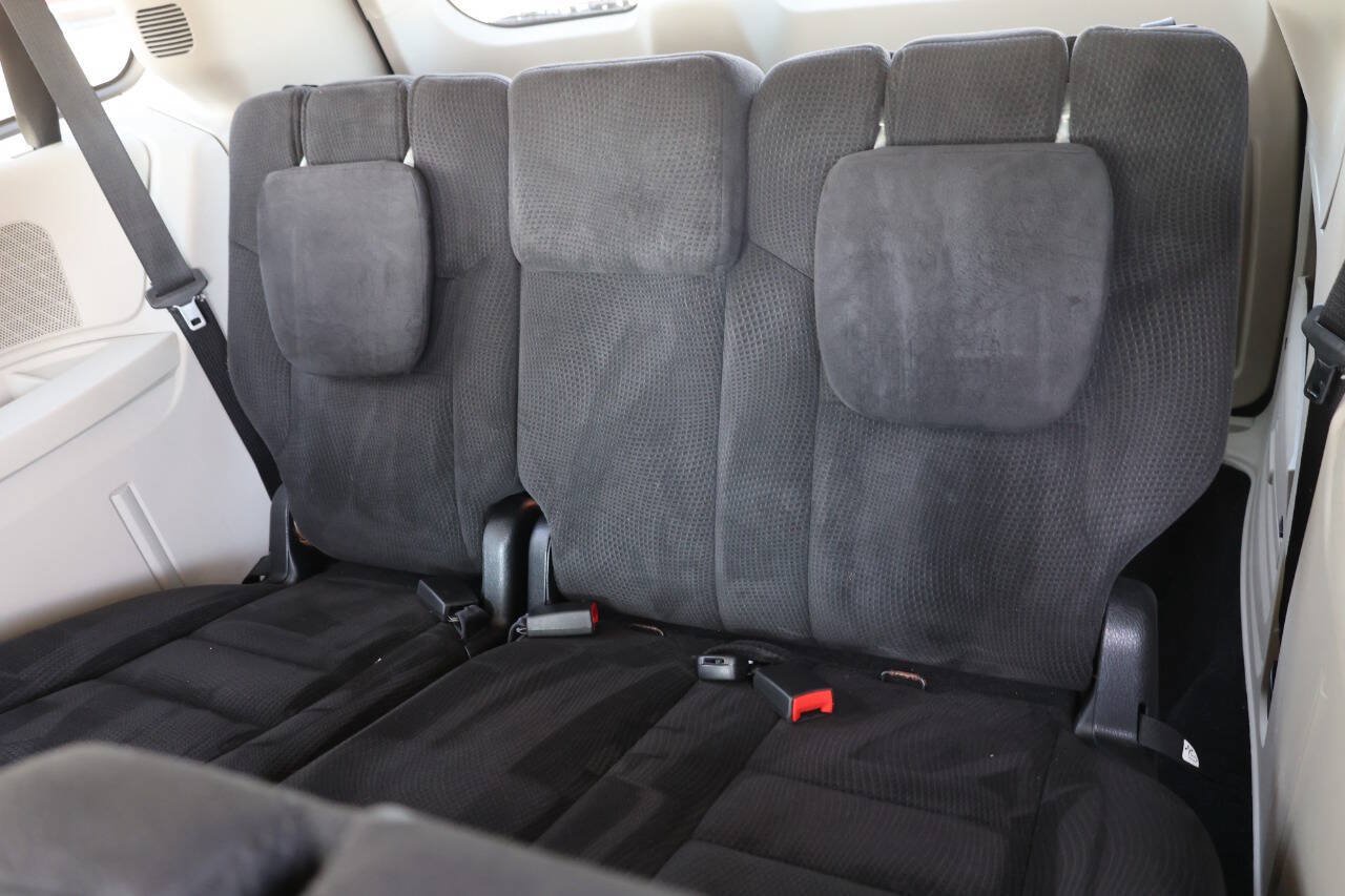 Used 2014 Dodge Grand Caravan SXT FWD image 17