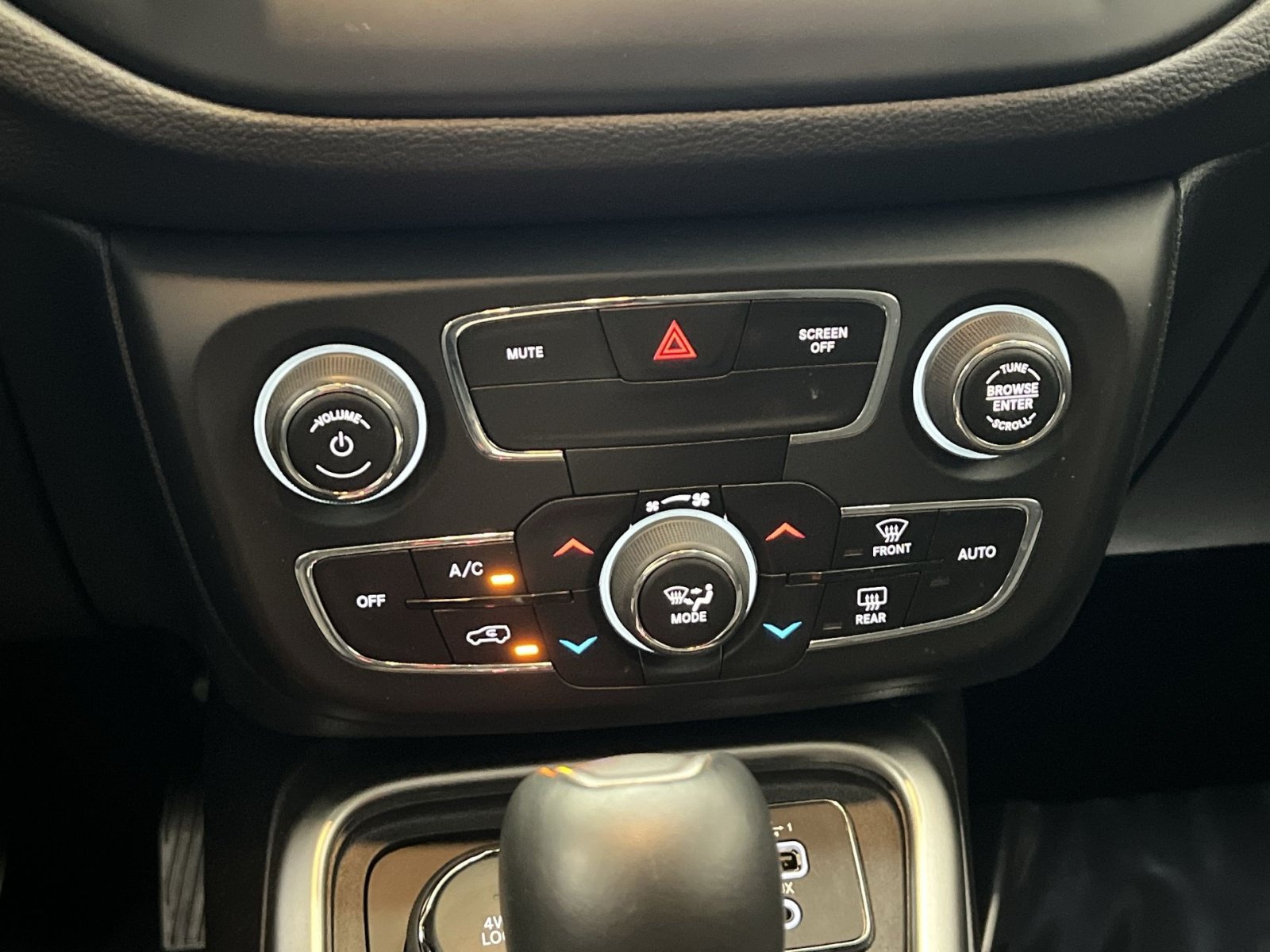 Used 2020 Jeep Compass Latitude w/ Cold Weather Group AWD/4WD image 22