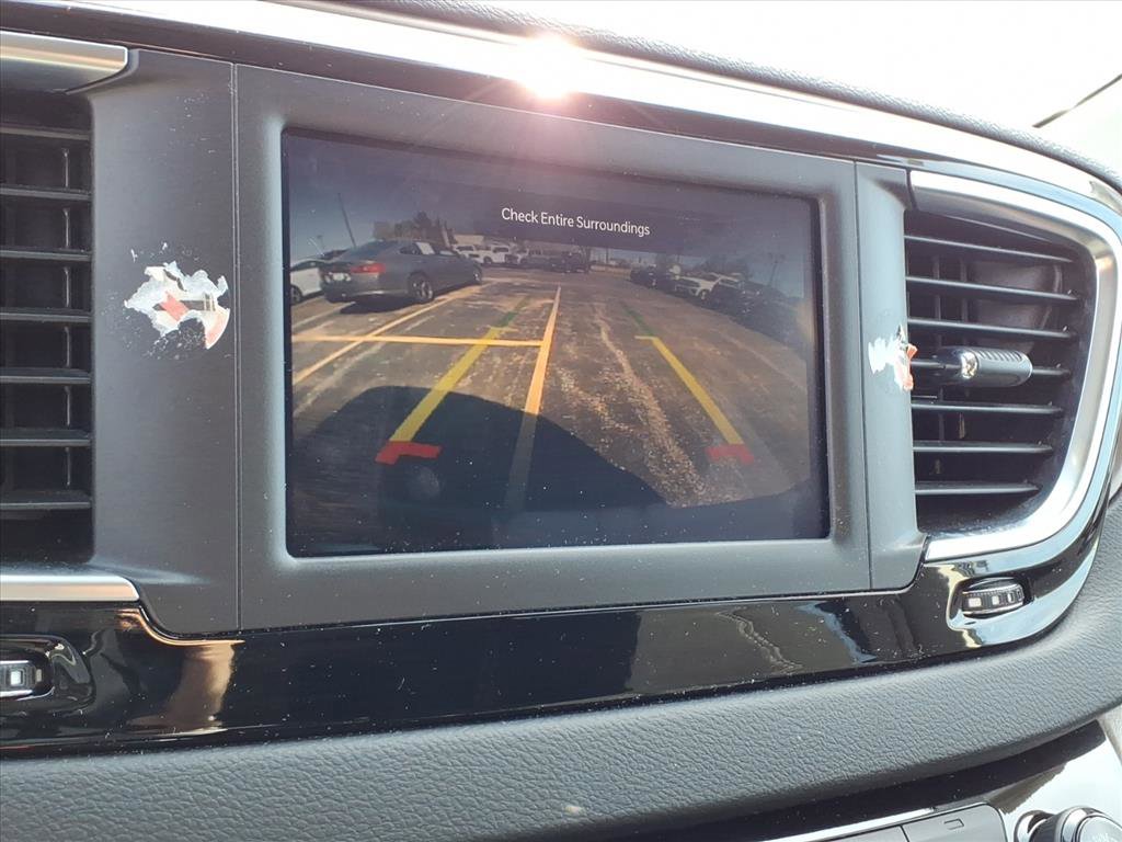 Used 2023 Chrysler Voyager LX image 12