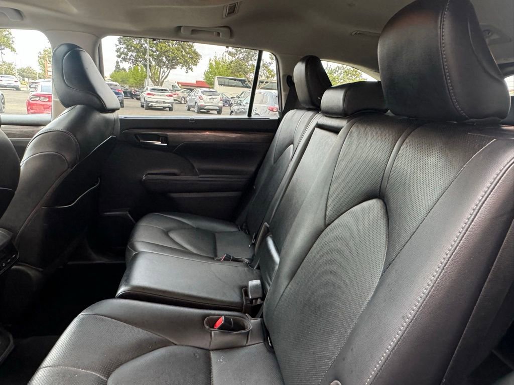 Used 2020 Toyota Highlander Limited FWD image 18
