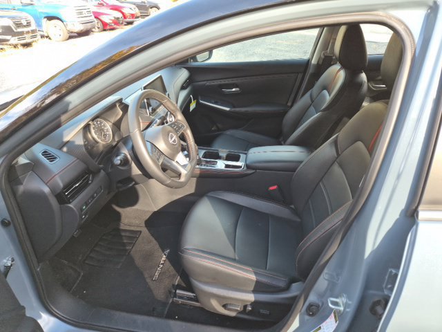 Used 2025 Nissan Sentra SR w/ SR Premium Package FWD image 16