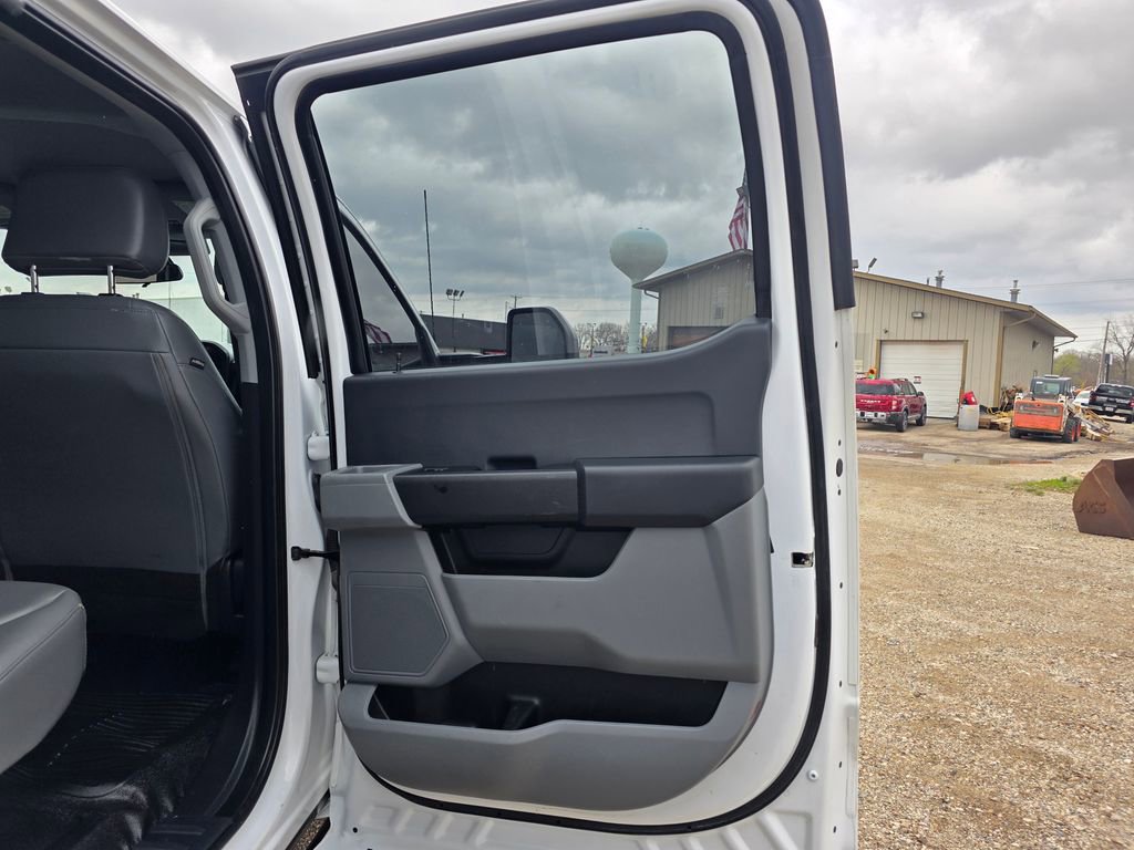 Used 2023 Ford F550 2WD Crew Cab Super Duty image 32