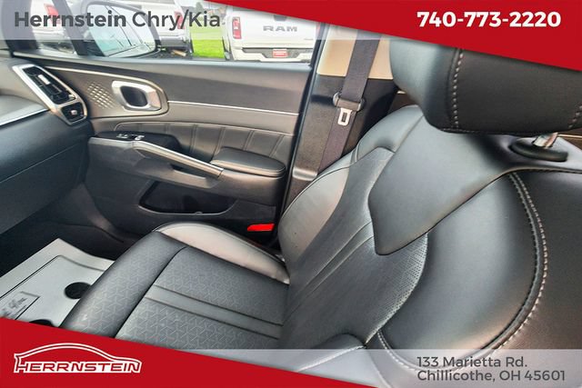 Used 2023 Kia Sorento SX AWD/4WD image 11