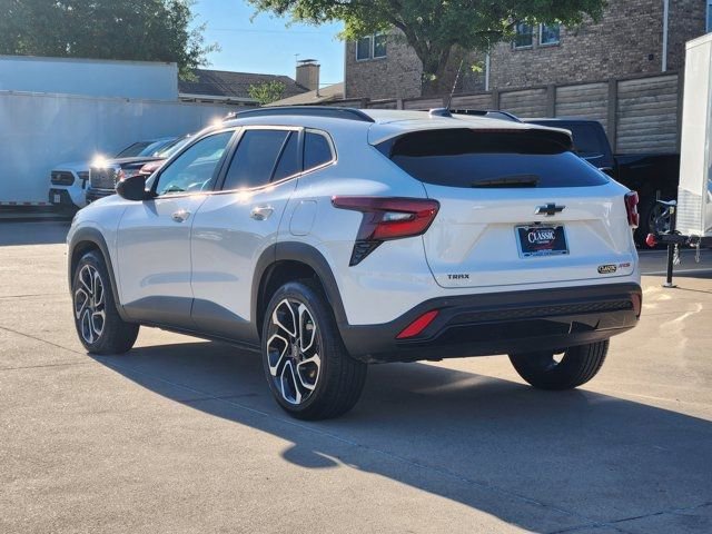 Used 2025 Chevrolet Trax RS w/ Sunroof Package image 3