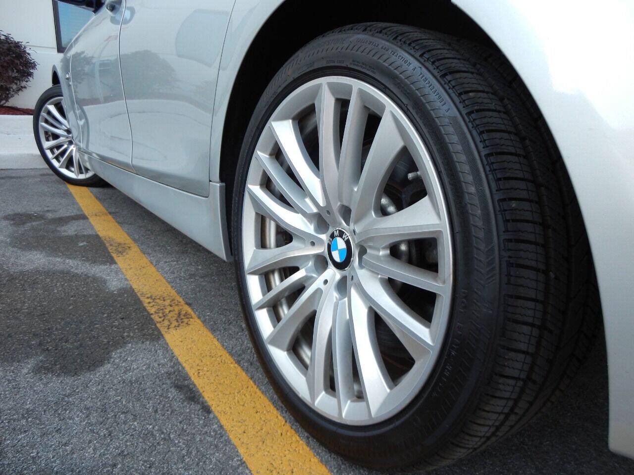 Used 2012 BMW 550i xDrive Sedan AWD/4WD image 15