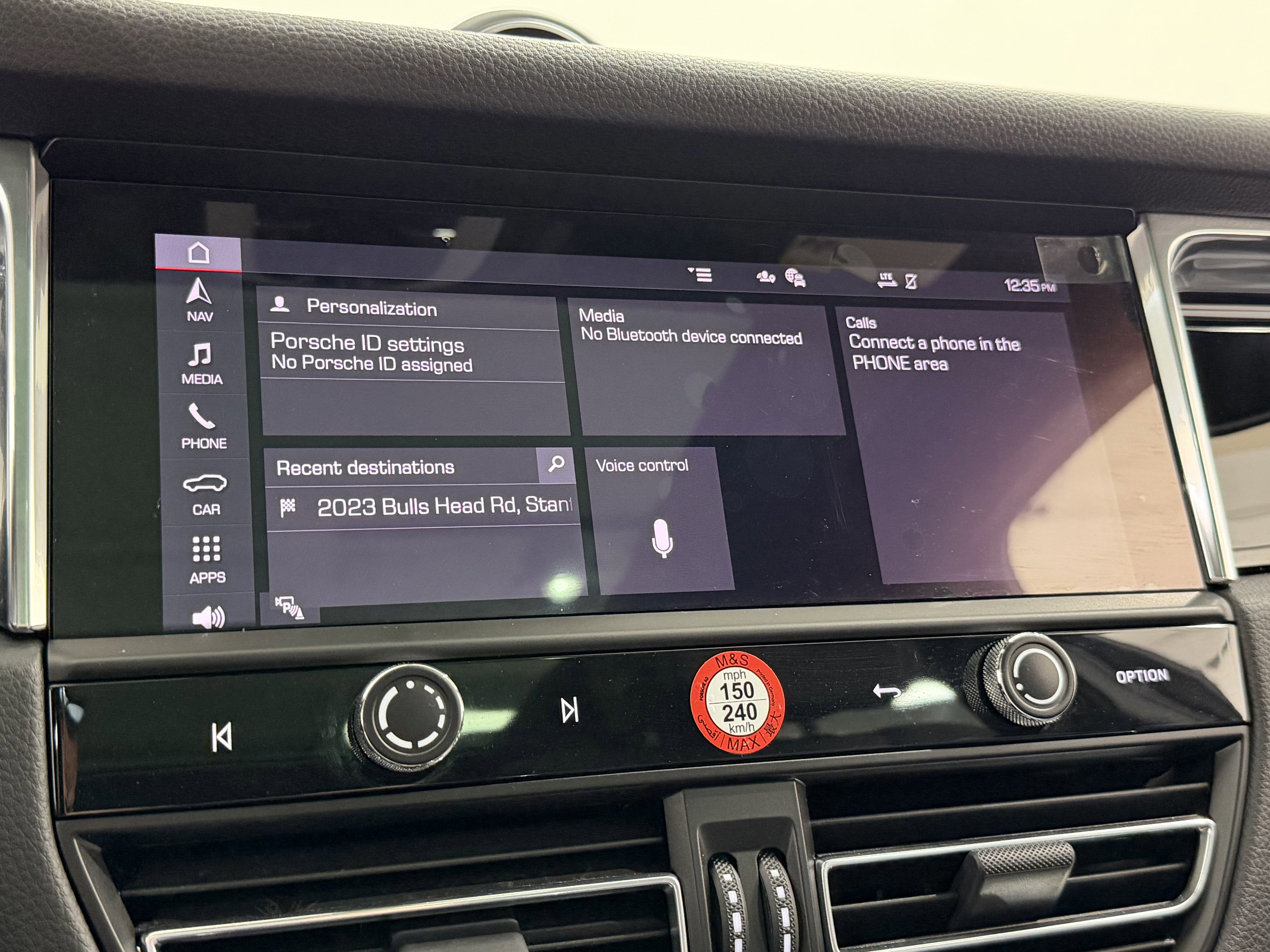 Certified 2025 Porsche Macan AWD/4WD image 39