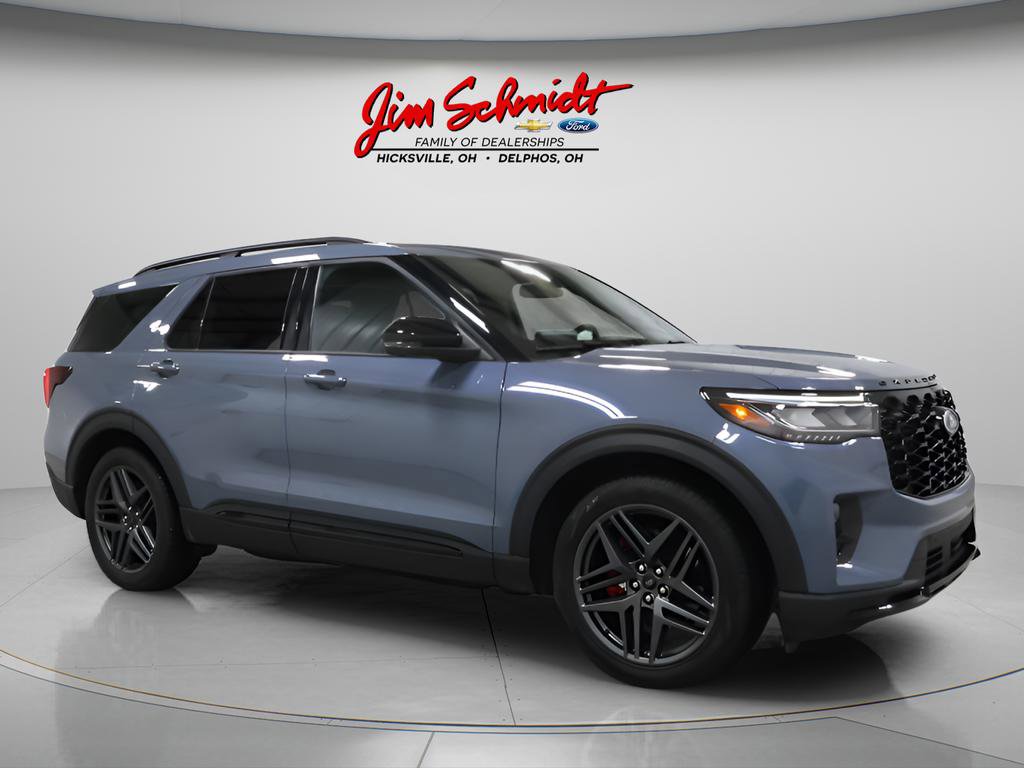Used 2025 Ford Explorer ST image 2