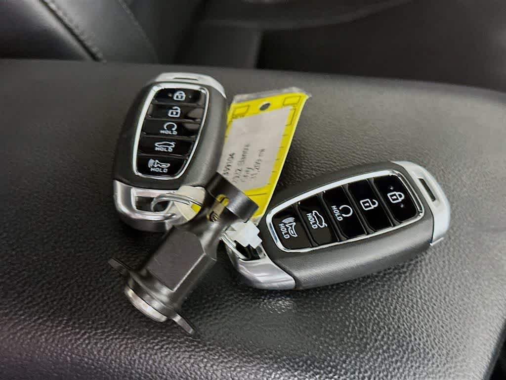 Used 2022 Hyundai Elantra Limited FWD image 21