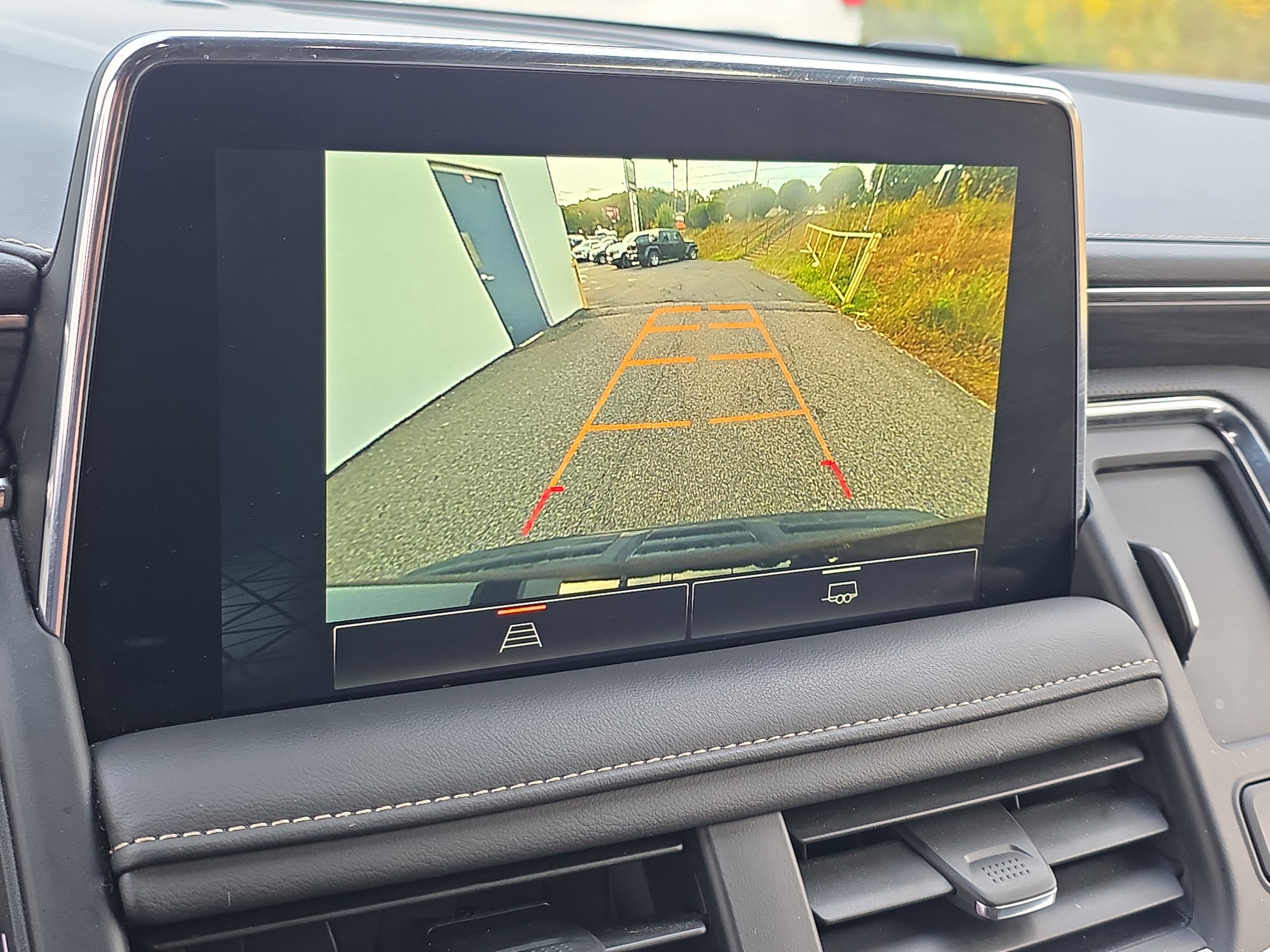 Used 2024 GMC Yukon SLT image 31