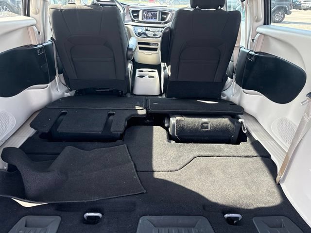 Used 2023 Chrysler Voyager LX FWD image 8