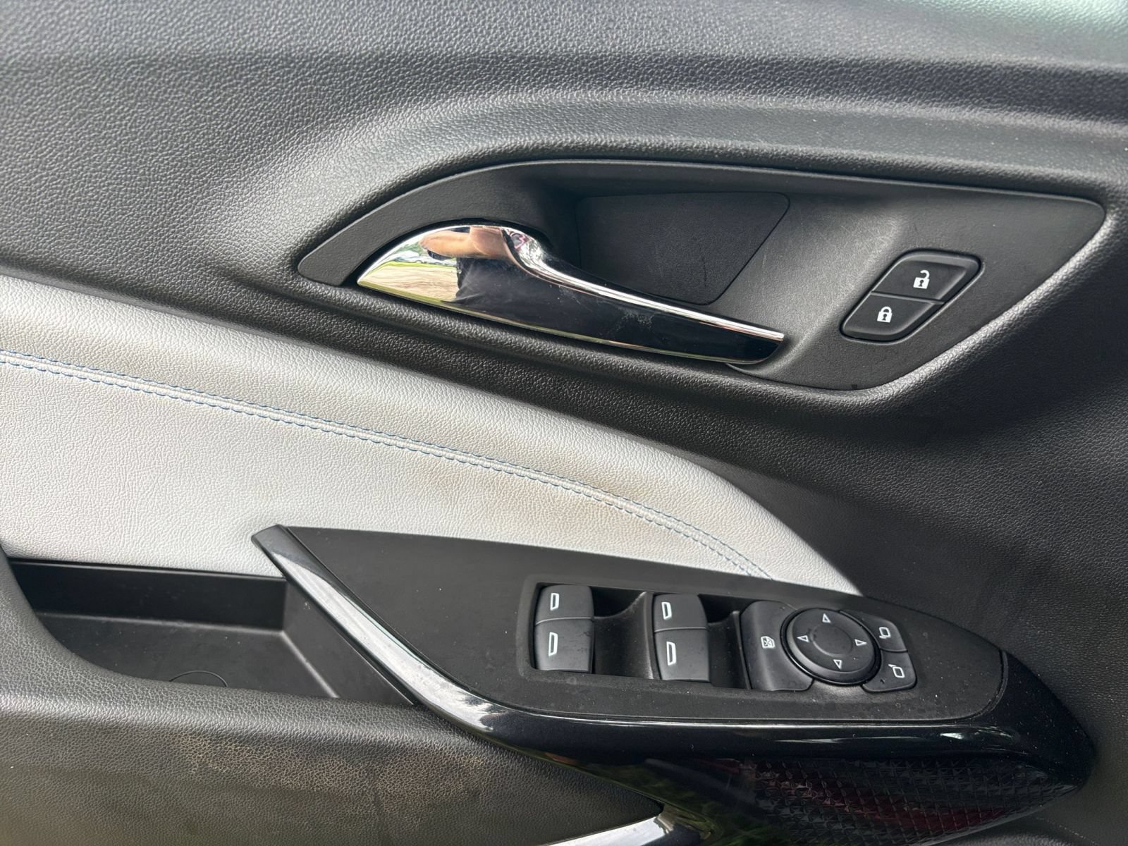 Used 2025 Chevrolet Trax LT FWD image 18