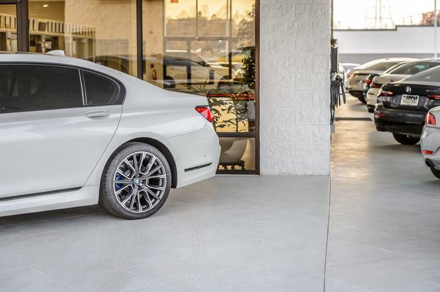 Used 2020 BMW 740i w/ M Sport Package image 53