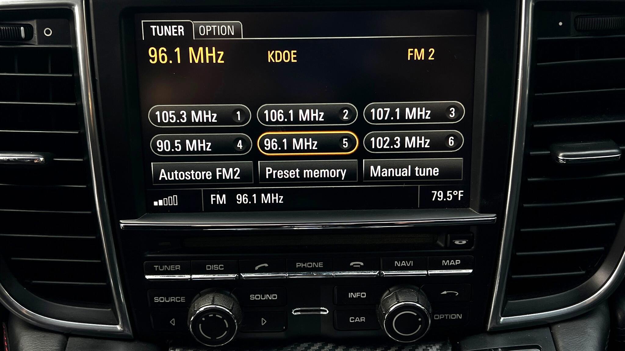 Used 2010 Porsche Panamera 4S image 16