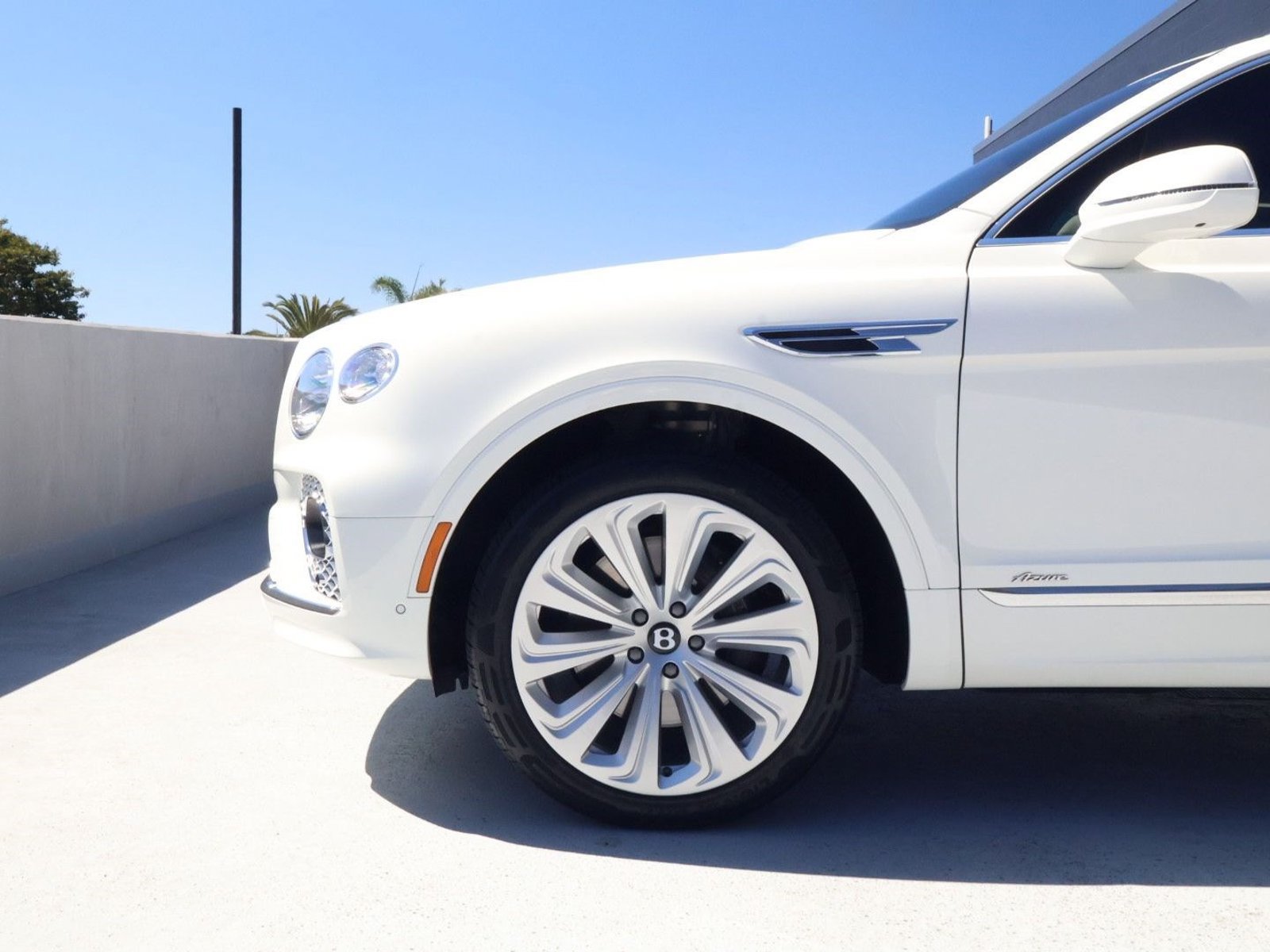 Certified 2023 Bentley Bentayga AWD/4WD image 7