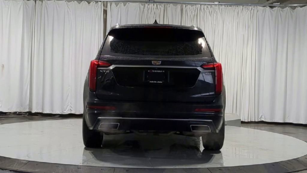 Used 2023 Cadillac XT6 Premium Luxury image 9