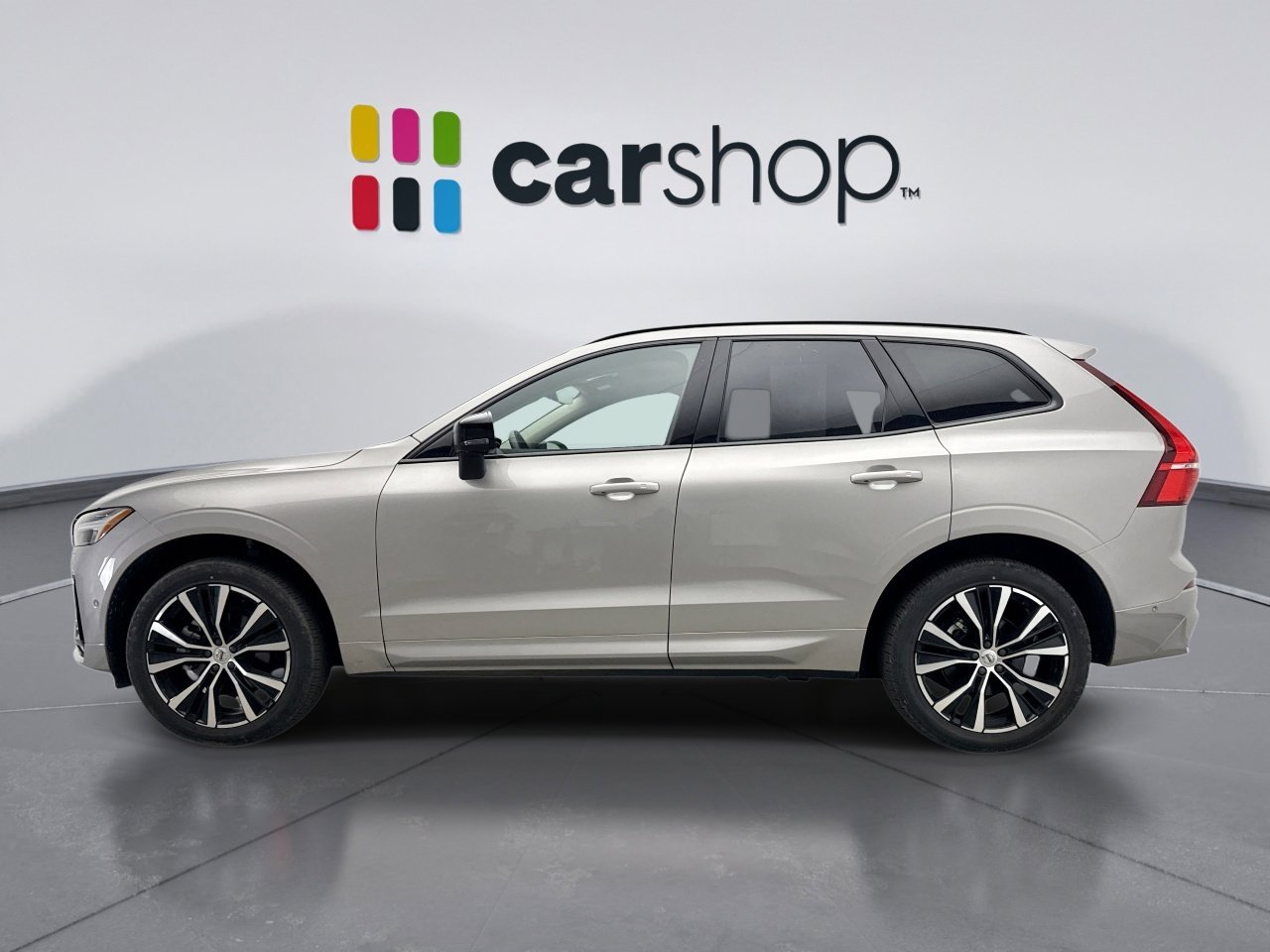 Used 2025 Volvo XC60 B5 Plus image 2