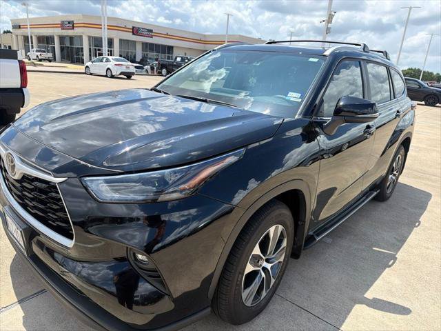 Certified 2026 Toyota Highlander XLE AWD/4WD image 1