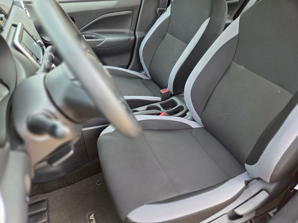 Used 2025 Nissan Versa S FWD image 17