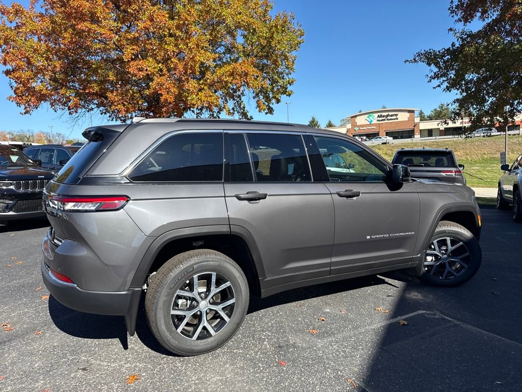 New 2025 Jeep Grand Cherokee Laredo X w/ Luxury Tech Group I image 7