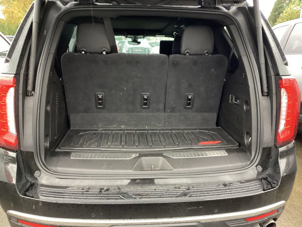 Used 2021 GMC Yukon Denali w/ Denali Premium Package image 18
