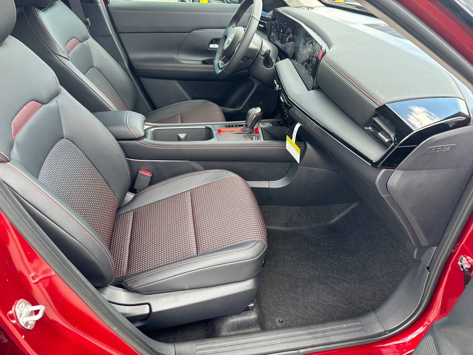 New 2025 Nissan Kicks SR w/ Interior Electronics Package image 13