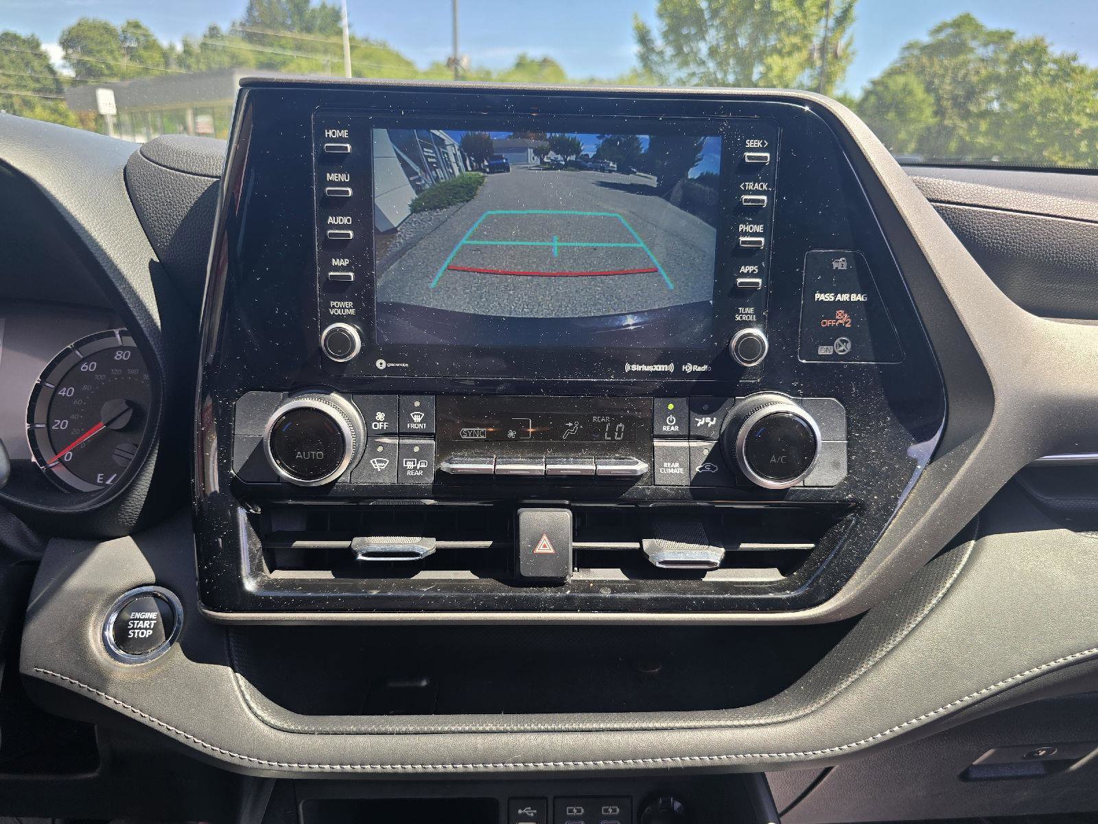 Used 2022 Toyota Highlander LE image 21