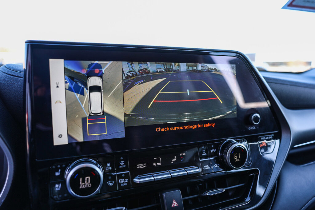 Certified 2025 Toyota Highlander Limited image 16