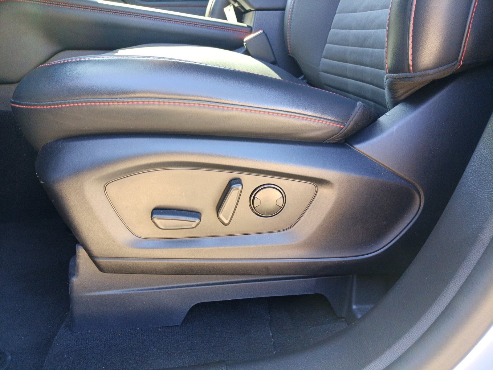 Used 2026 Ford Explorer ST-Line AWD/4WD image 19