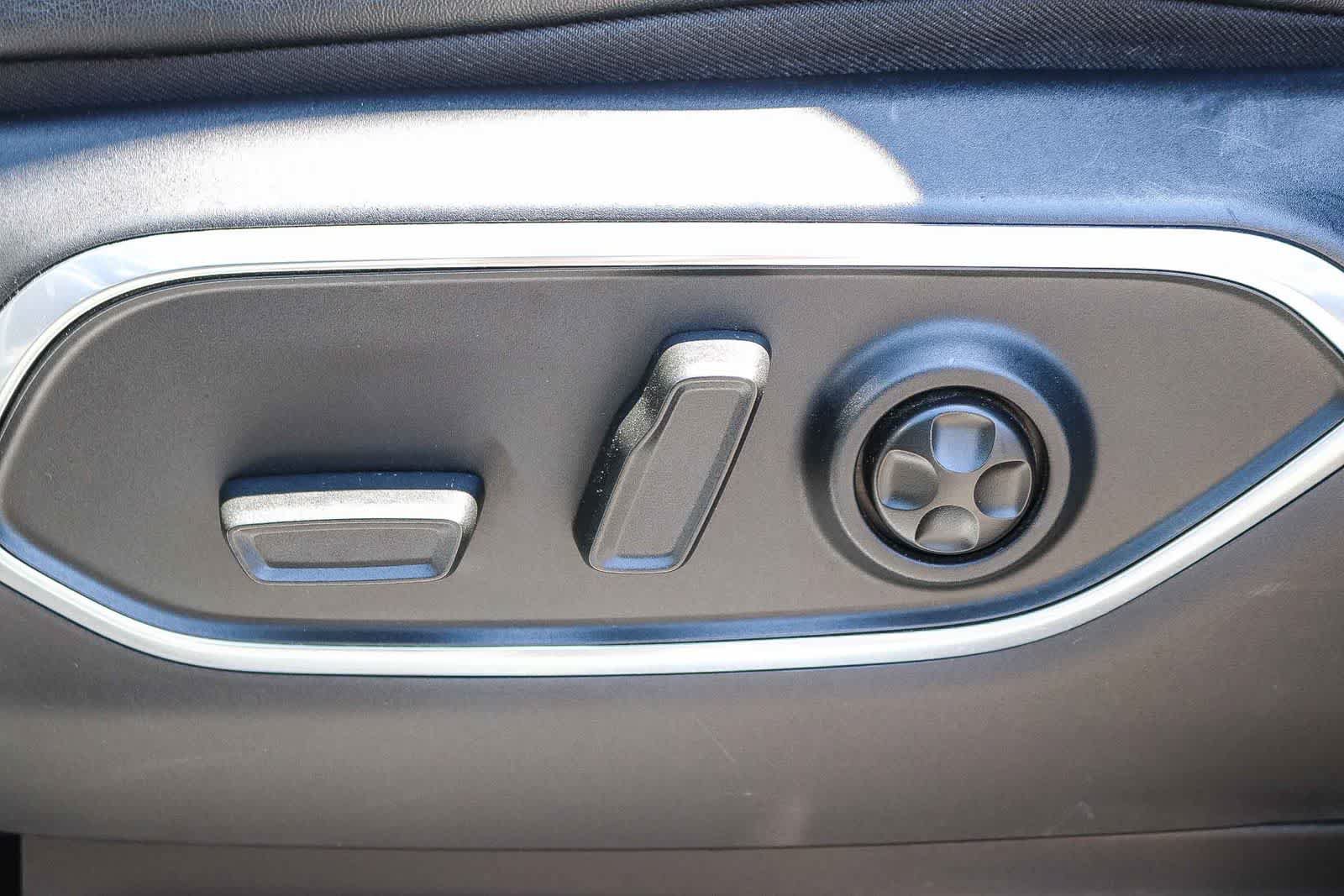 Used 2024 Jeep Wagoneer L Series II RWD image 20