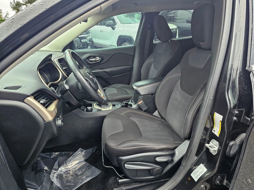 Used 2015 Jeep Cherokee Latitude w/ Cold Weather Group image 20