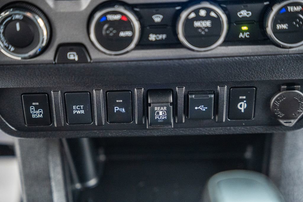 Used 2023 Toyota Tacoma TRD Off-Road w/ Technology Package AWD/4WD image 28