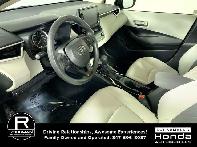 Used 2022 Toyota Corolla LE FWD image 3
