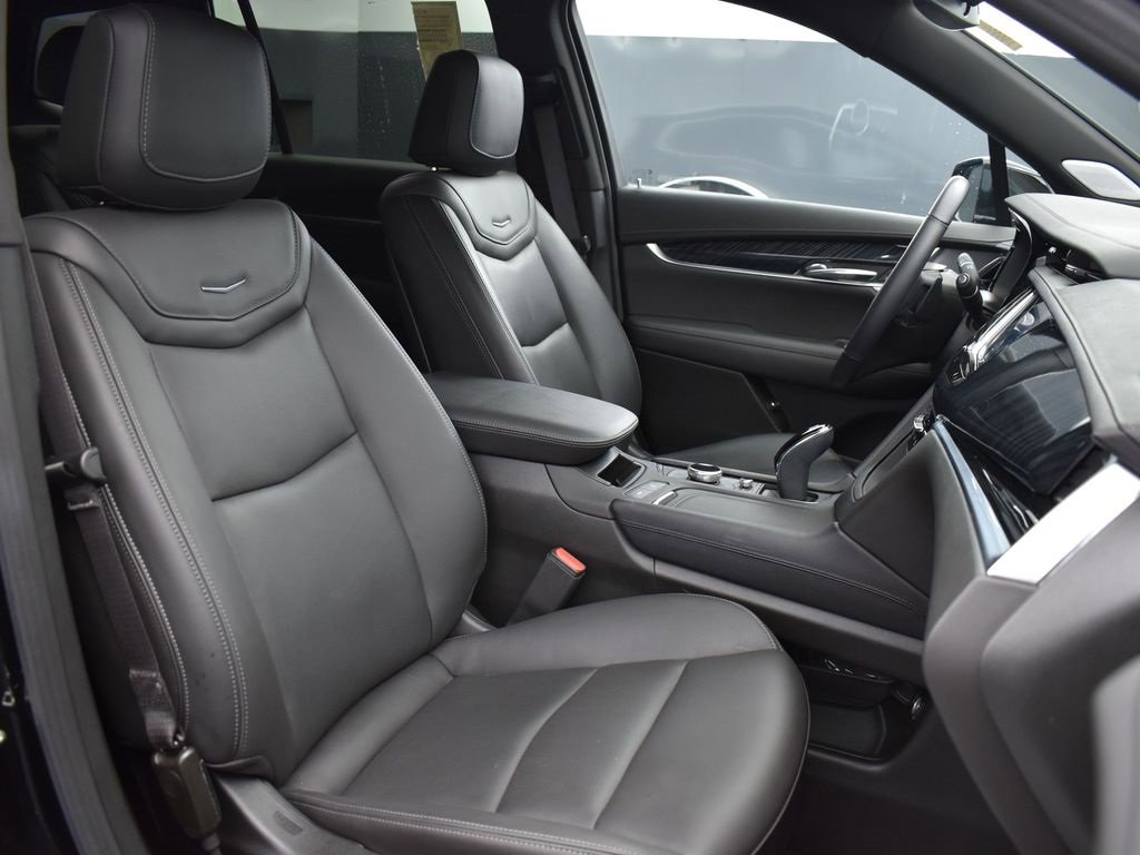 Certified 2024 Cadillac XT6 Premium Luxury w/ LPO, Floor Liner Package image 37