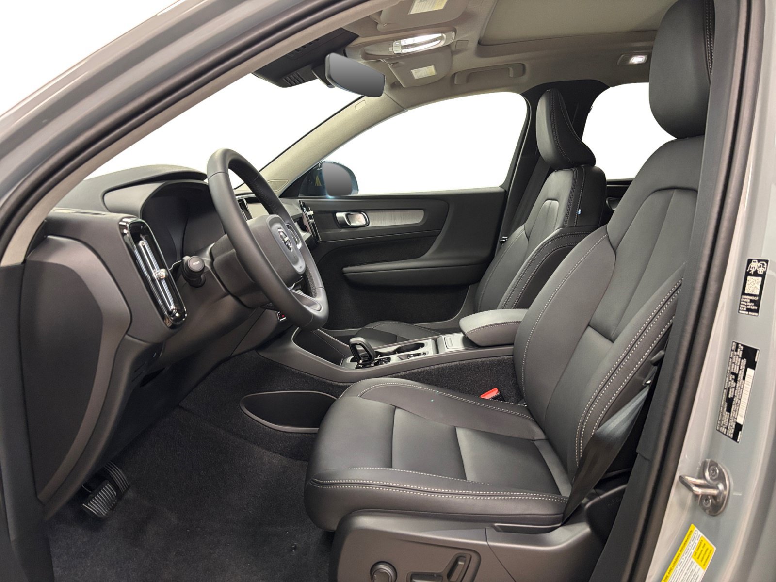 New 2026 Volvo XC40 B5 Core w/ Protection Package Premier AWD/4WD image 11