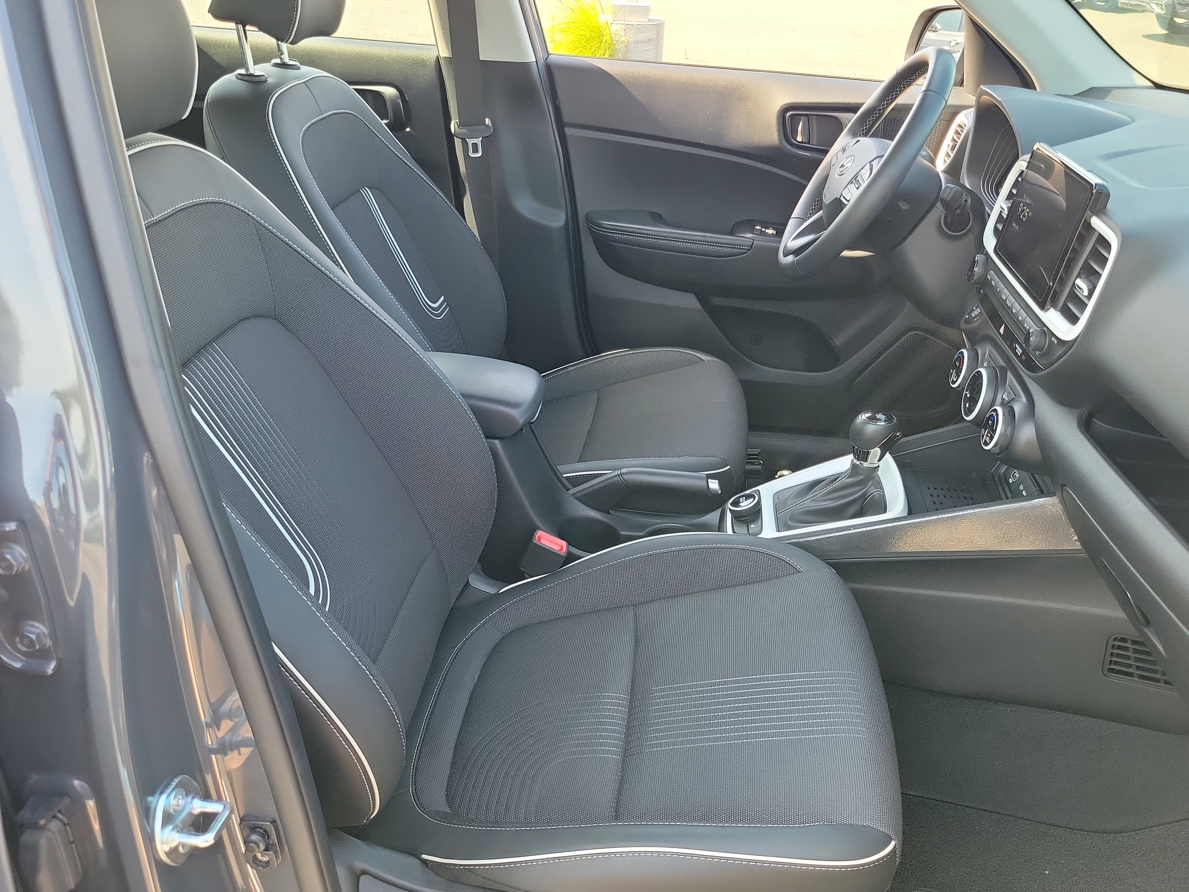 Certified 2025 Hyundai Venue Limited FWD image 22