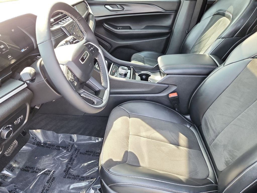 Used 2024 Jeep Grand Cherokee Altitude AWD/4WD image 23