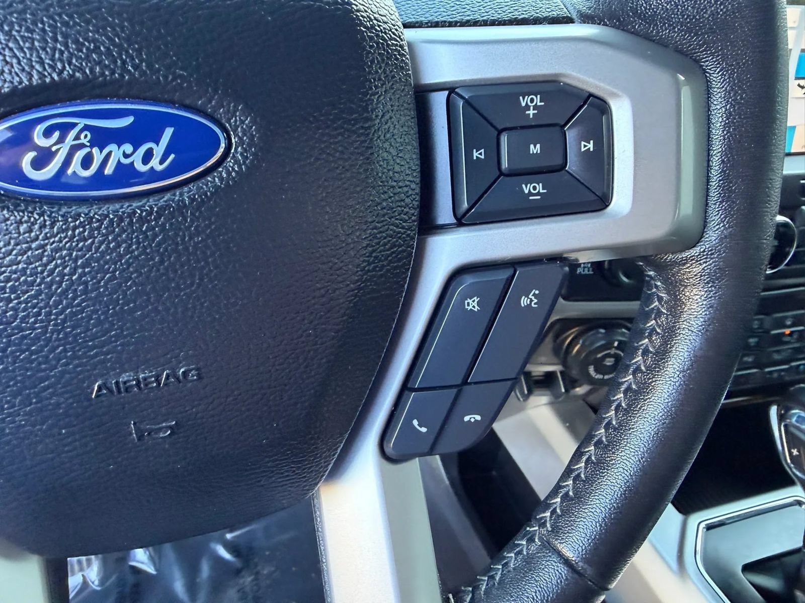 Used 2018 Ford F150 Lariat w/ Equipment Group 502A Luxury AWD/4WD image 24