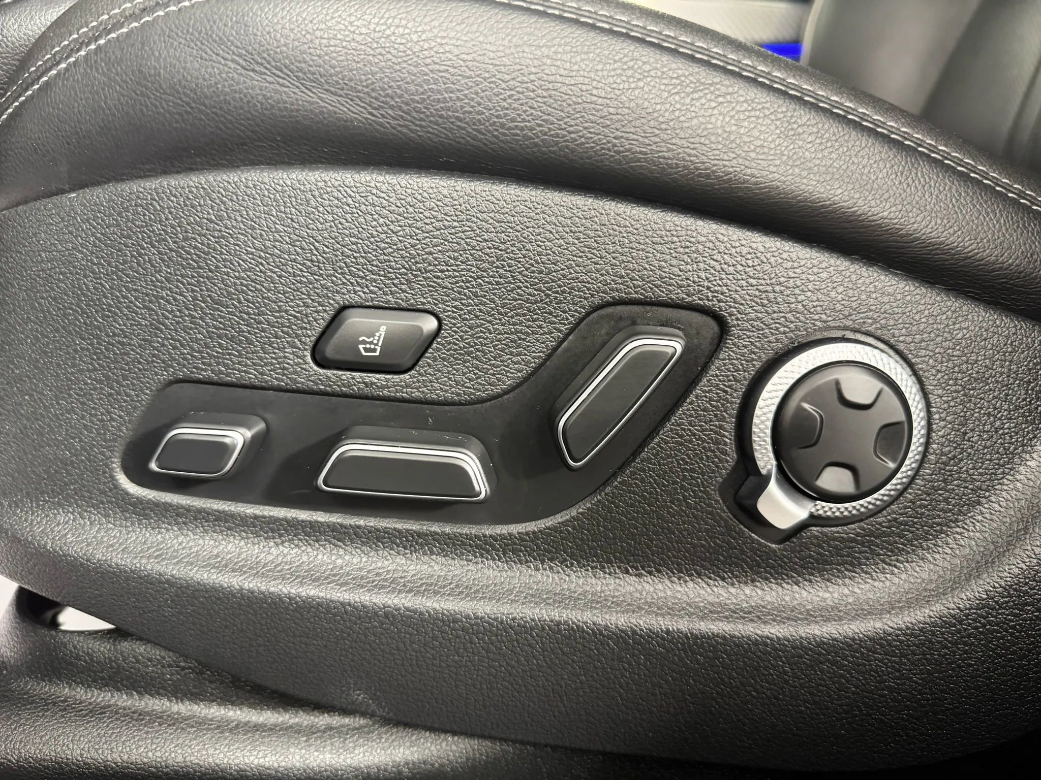 Used 2023 Genesis GV70 2.5T w/ Sport Prestige Package image 36