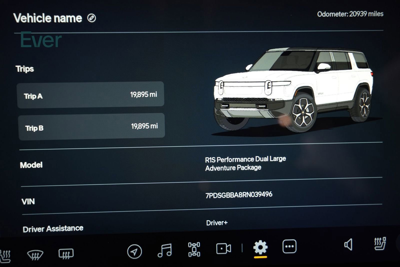Used 2024 Rivian R1S Adventure image 7
