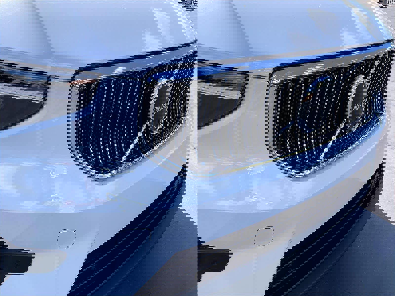 Used 2025 Volvo XC40 B5 Plus image 33