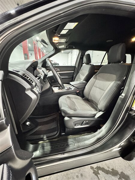 Used 2018 Ford Explorer XLT AWD/4WD image 6