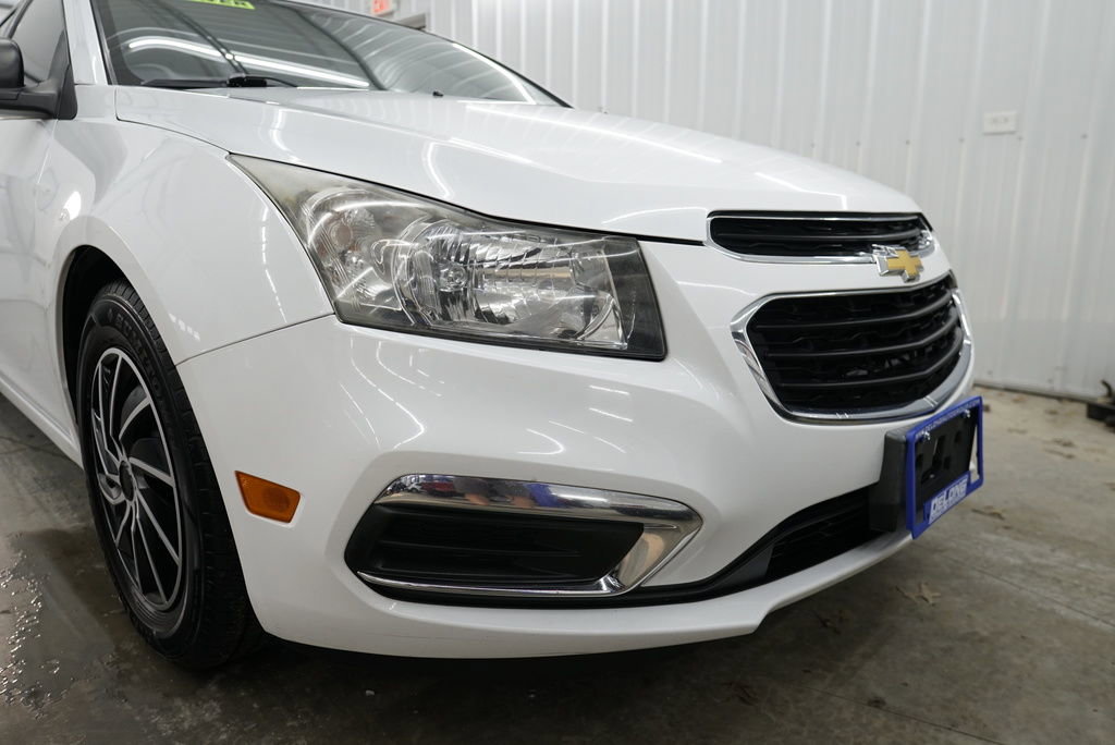 Used 2016 Chevrolet Cruze L FWD image 3