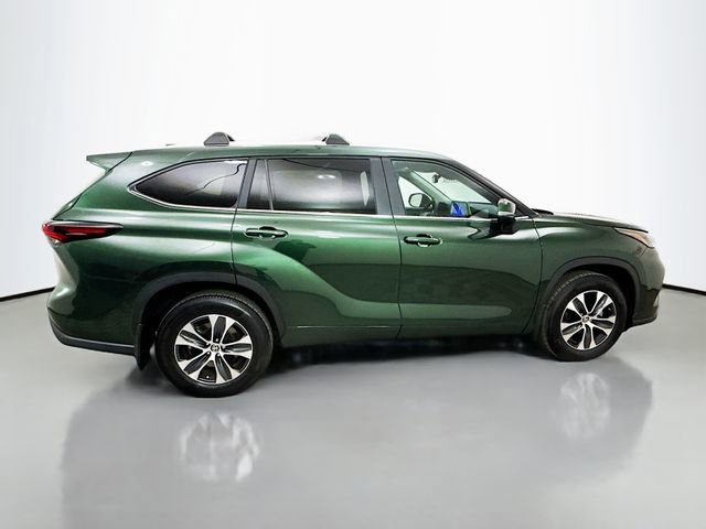 Used 2024 Toyota Highlander XLE image 8