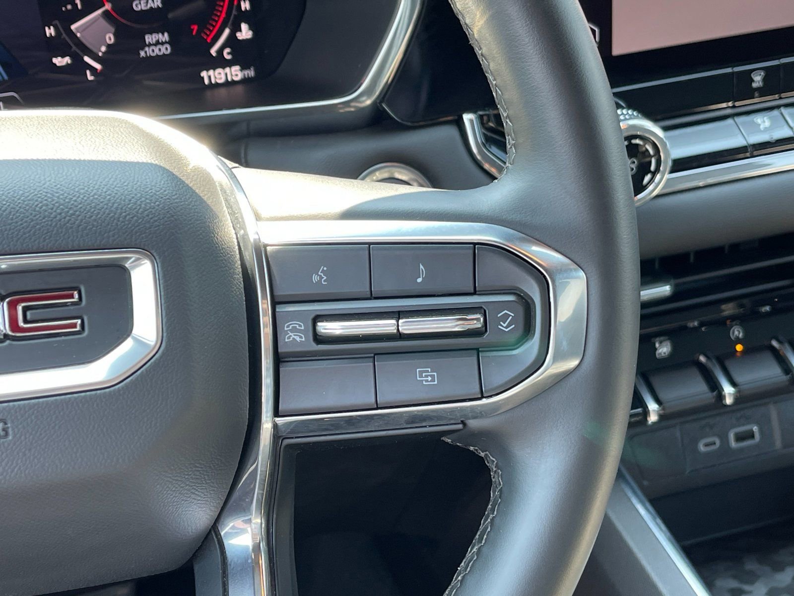 Used 2025 GMC Canyon Elevation image 27