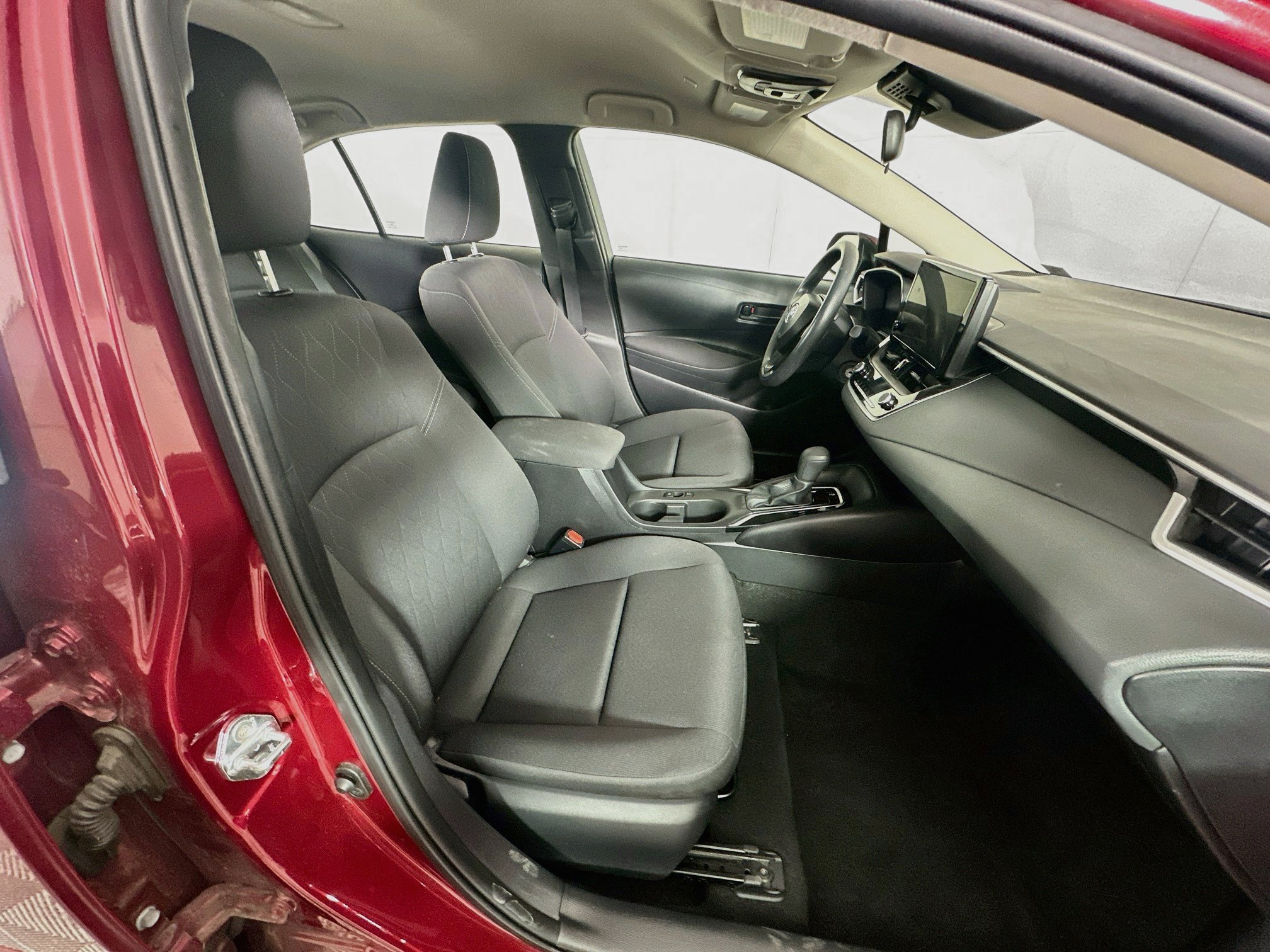 Used 2025 Toyota Corolla LE FWD image 30